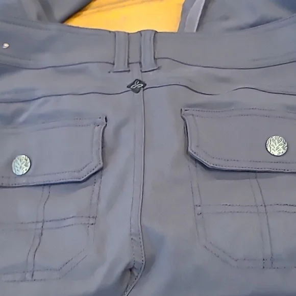 Prana women's size 4 pants/capri grey pants. - Picture 7 of 8